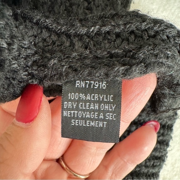 ❄️ Akemi + Kin Black Knit Open Sweater - Picture 4 of 6